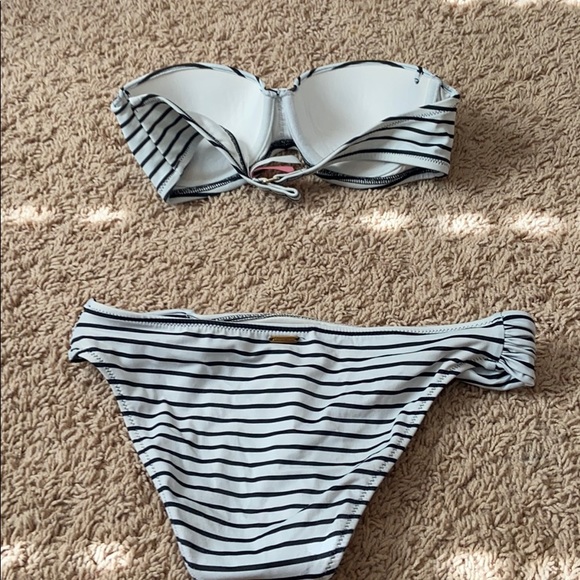 Bikini! - Picture 2 of 2